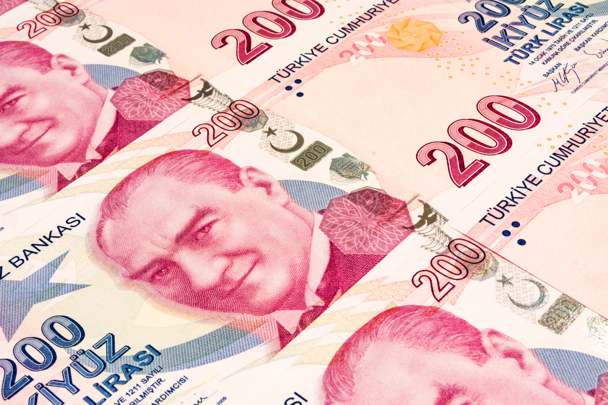 Peniaze a platenie v Turecku: mena, karty, bankomaty a praktické tipy